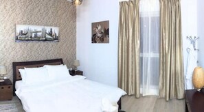 Schreibtisch, Bügeleisen/Bügelbrett