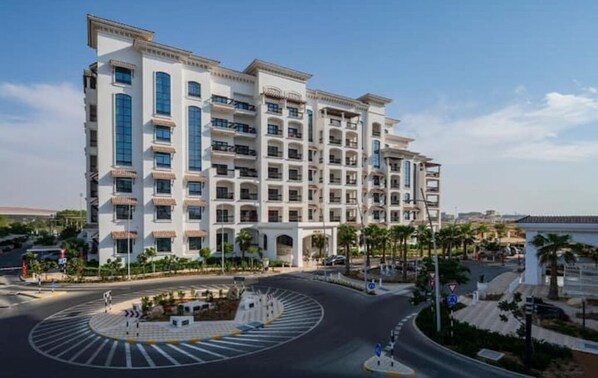 Exterior - The Yas Amazon House: Unique & Stylish 1BR (Yas ISLAND)