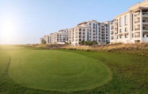 Golf - The Yas Amazon House: Unique & Stylish 1BR (Yas ISLAND)