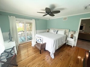 4 bedrooms, desk, iron/ironing board, travel cot