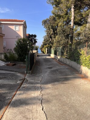 Property grounds - Ruhige Wohnung 100 Meter zum Strand (Petrcane)