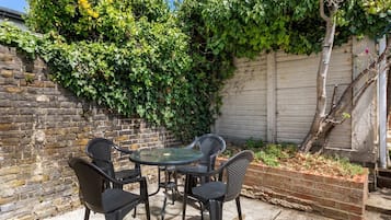 Cottage | Outdoor dining