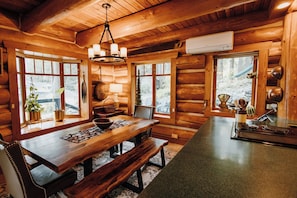 Dining - Kayak on Lake Cavanaugh, HOT TUB, DOCK (Mount Vernon)