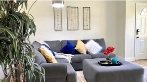Smart TV - Charming Downtown Sarasota Home, 30+ days stay (Sarasota)