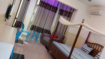 Habitació de luxe | 1 dormitori, decoració individual, mobiliari individual i escriptori