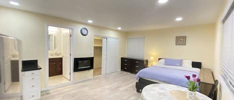 1 habitación, tabla de planchar con plancha, wifi y ropa de cama