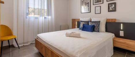 2 bedrooms, iron/ironing board, travel cot, WiFi