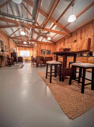 Barndominium - Walk to Waterfalls - Pet Friendly - Blue Ridge Mountains