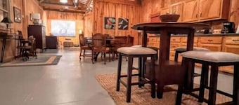 Barndominium - Walk to Waterfalls - Pet Friendly - Blue Ridge Mountains