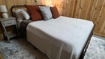 2 bedrooms, desk, iron/ironing board, travel cot