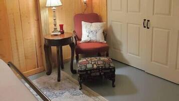 2 bedrooms, desk, iron/ironing board, travel cot