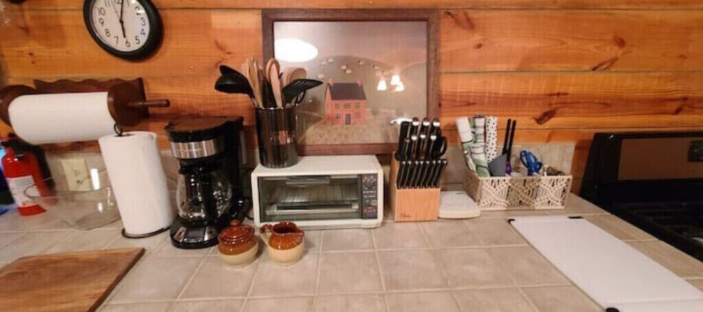 Saluda dream cabin next to Bradley Falls trails