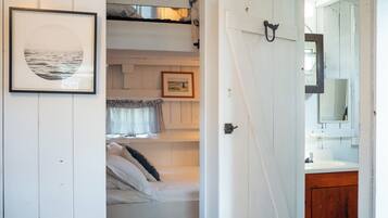 2 habitaciones, cuna de viaje, wifi gratis y ropa de cama