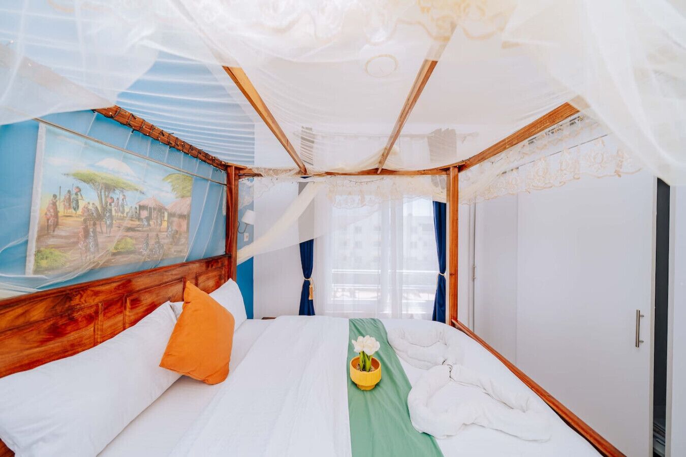 Desk, iron/ironing board, WiFi, bed sheets