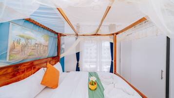 Desk, iron/ironing board, WiFi, bed sheets