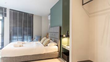 2 chambres, coffres-forts dans les chambres, fer et planche Ă repasser