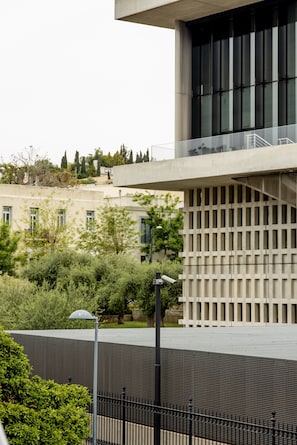 Property grounds - Spacious High-Ceiling 2-Bedroom by Acropolis Museum (Athens)