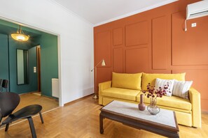 TV - Spacious High-Ceiling 2BR by Acropolis Museum (Athens)
