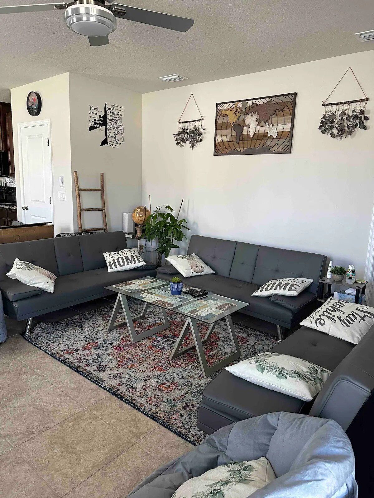 Private 3 rooms in a house with a private hot tub