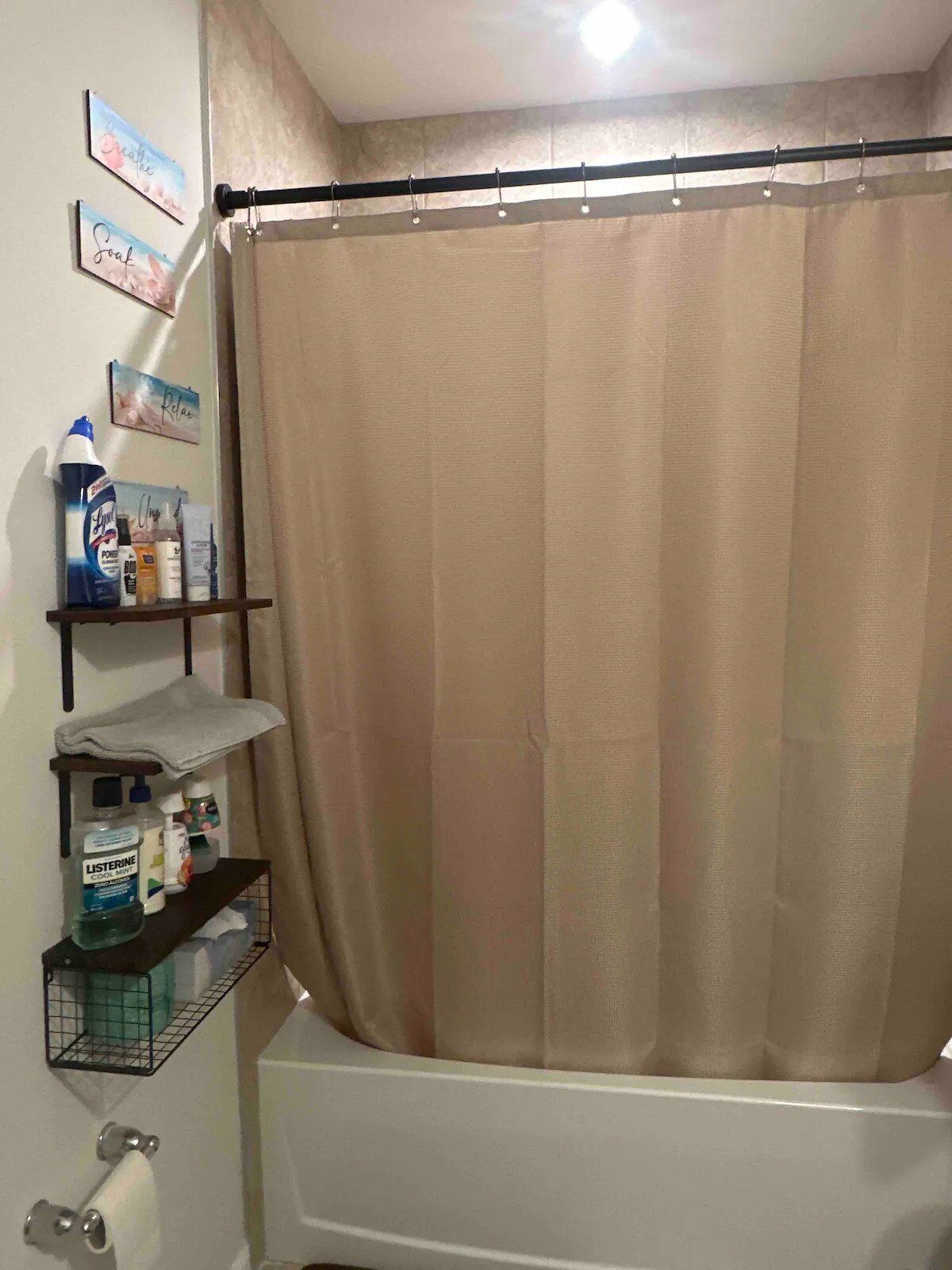 Private 3 rooms in a house with a private hot tub