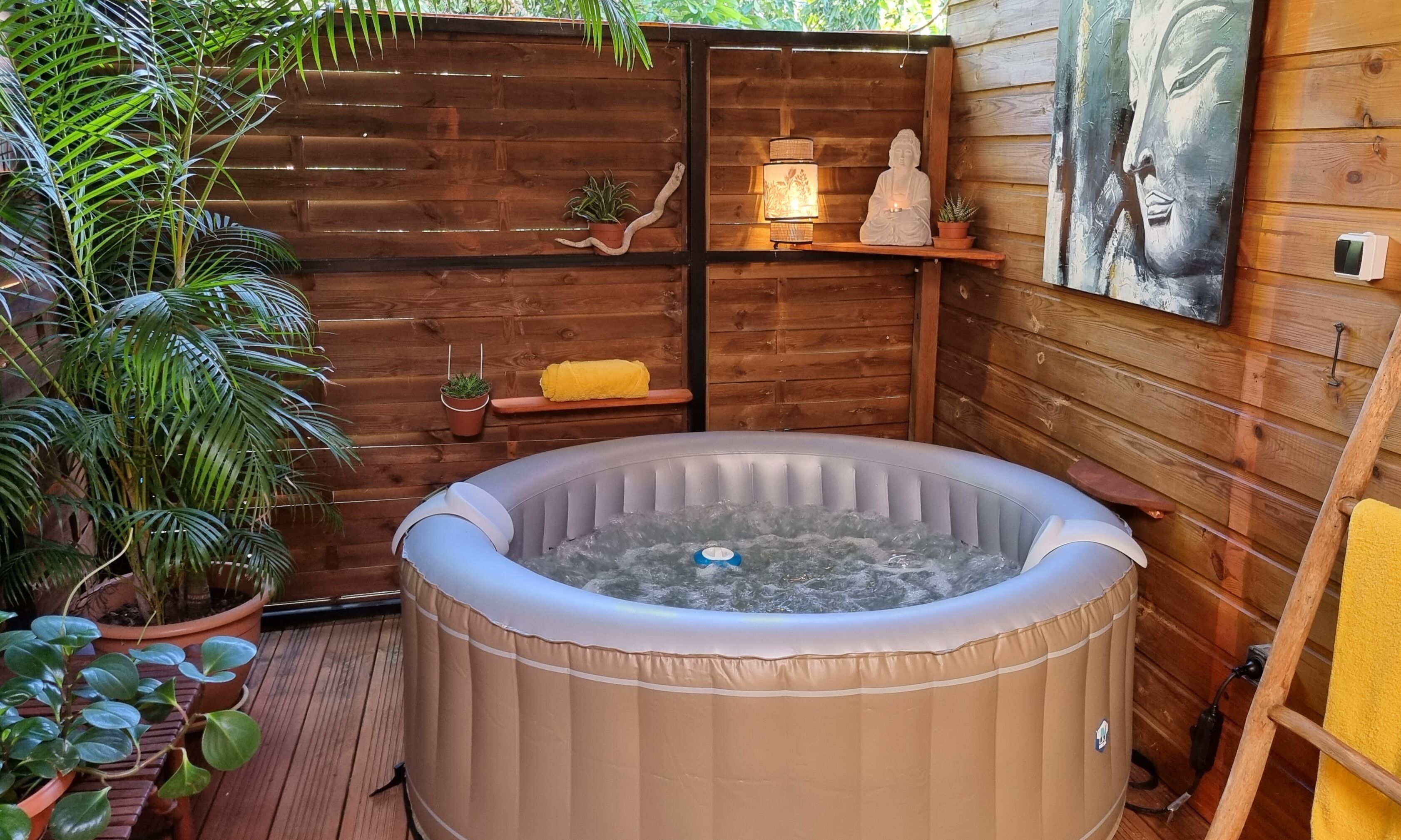 Baignoire à remous extérieure