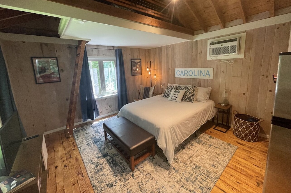 Country Clubhouse Tiny Home *close to downtown*