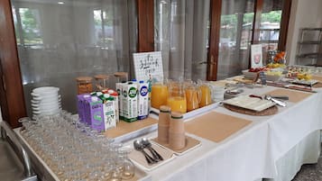 Daily buffet breakfast (EUR 10 per person)