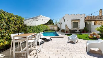 Seasonal outdoor pool