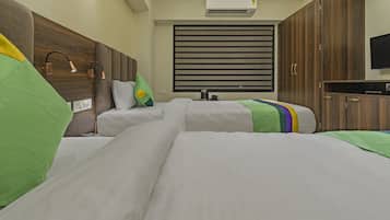 Standard Double or Twin Room | In-room safe, desk, iron/ironing board