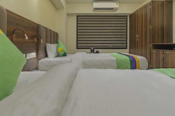 Standard Double or Twin Room | In-room safe, desk, iron/ironing board