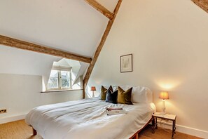 2 bedrooms, WiFi, bed sheets - Beautifully presented dog friendly - Bea's Cottage (Ampney Crucis, near Cirencester)