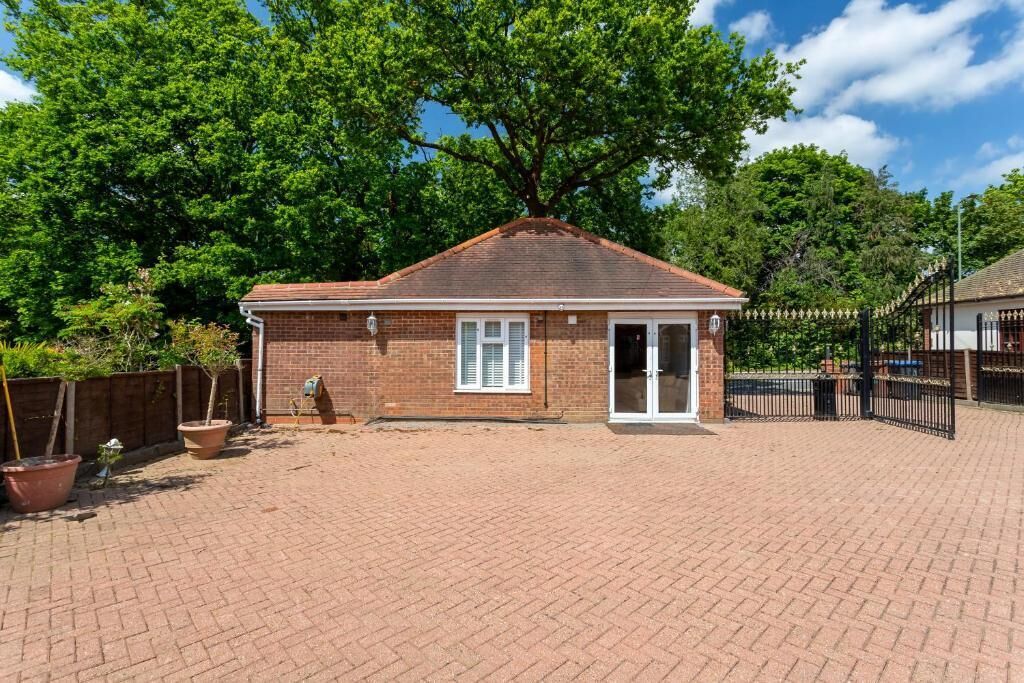 Entire Large Bungalow. Star Of Hatfield