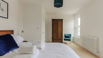 4 bedrooms, free WiFi, bed sheets