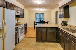 Fridge, microwave, stovetop, dishwasher - Fayetteville Vacation Rental w/ Yard! (Fayetteville)