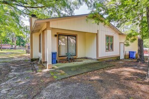 Exterior - Fayetteville Vacation Rental w/ Yard! (Fayetteville)