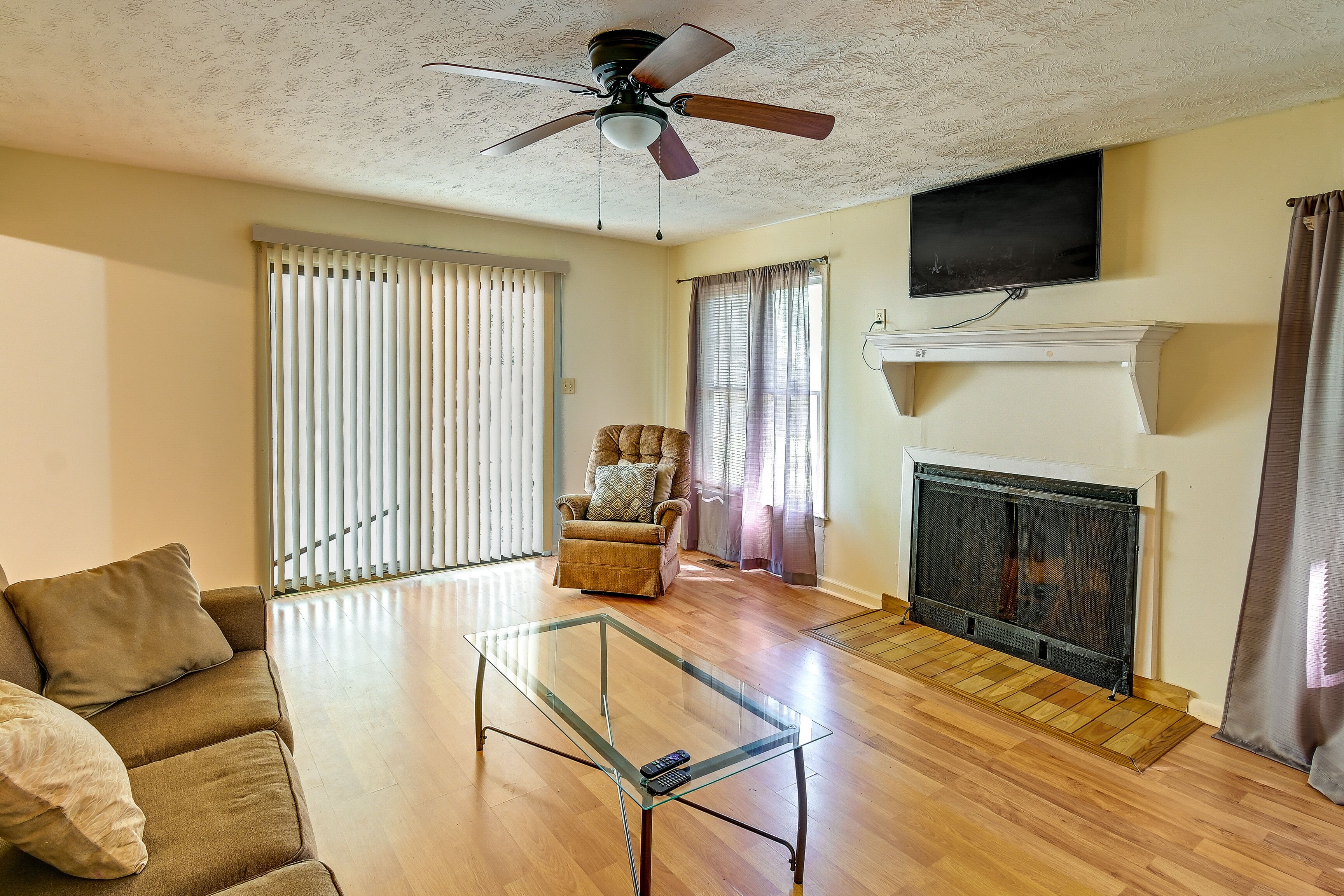 Fayetteville Vacation Rental w/ Yard!