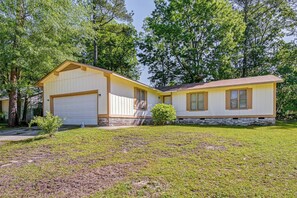 Exterior - Fayetteville Vacation Rental w/ Yard! (Fayetteville)