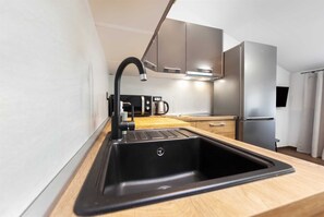 Refrigerador, microondas, parrilla de estufa y lavavajillas