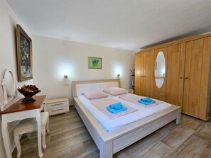 1 bedroom, free WiFi, bed sheets