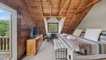 3 bedrooms, desk, iron/ironing board, WiFi (free)