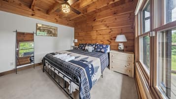3 bedrooms, desk, iron/ironing board, free WiFi