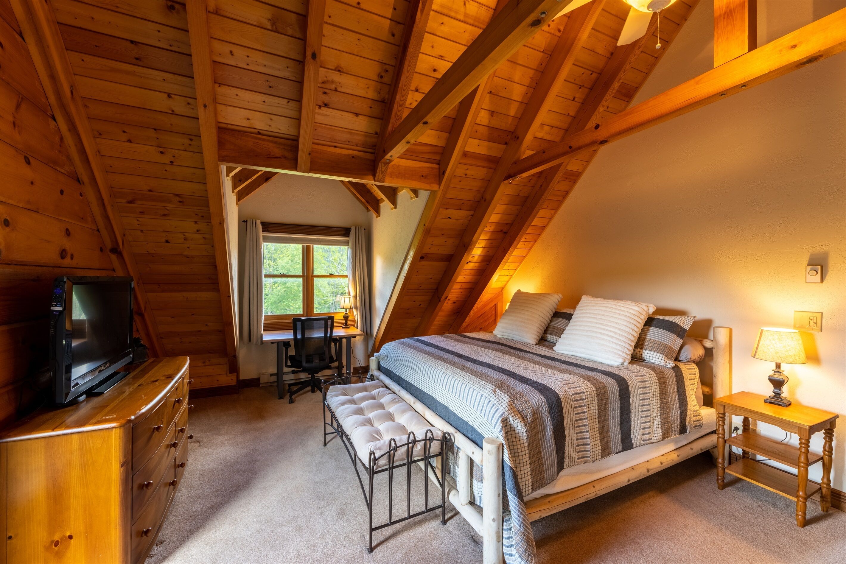 Views, Hot Tub, King Beds, Fire Pit, 5G