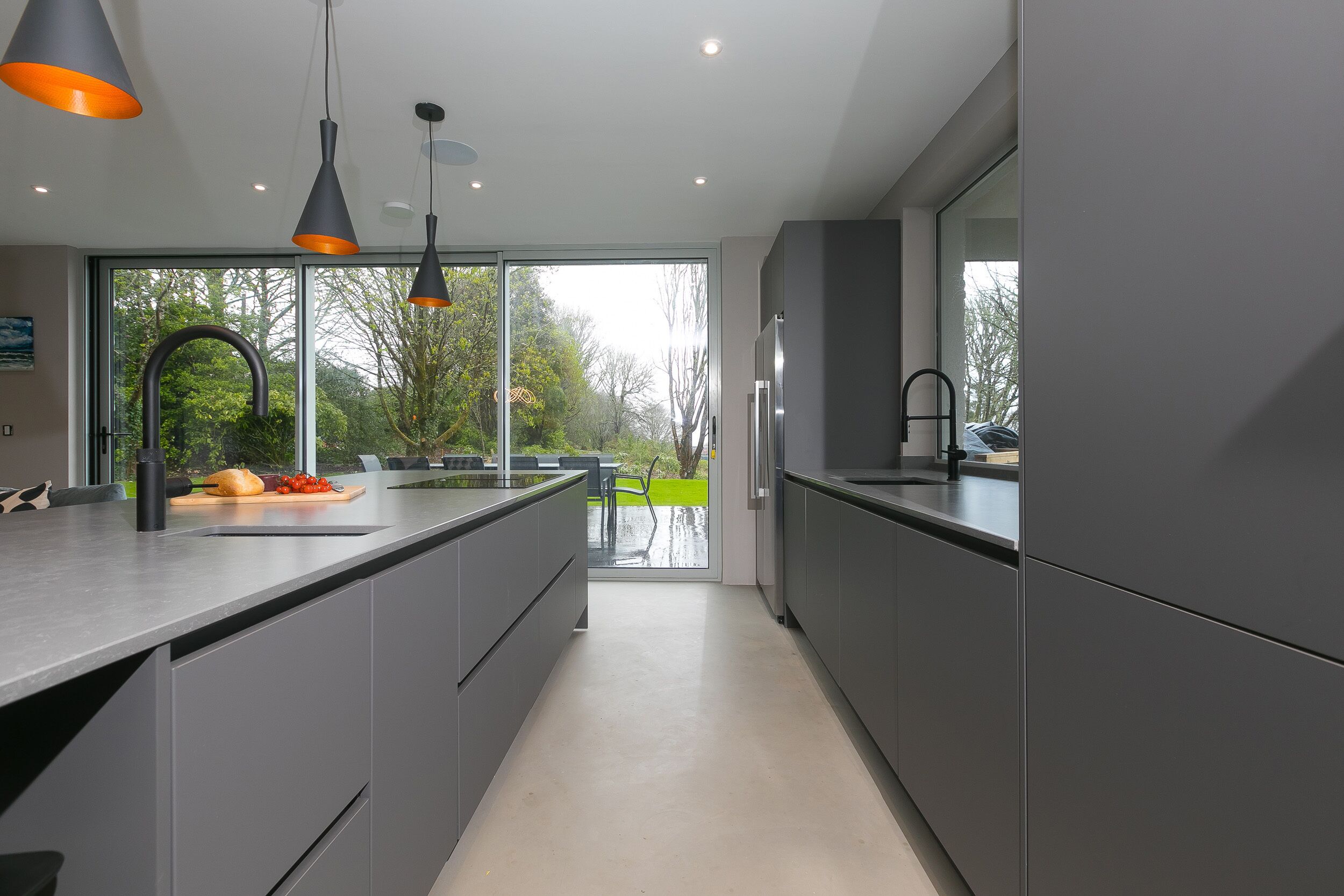 Lavavajillas, tetera eléctrica, tostadora y utensilios de cocina 