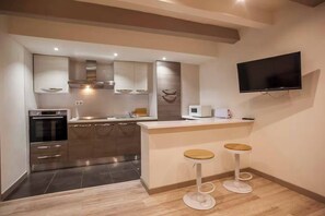 Kühlschrank, Mikrowelle, Ofen, Geschirrspüler