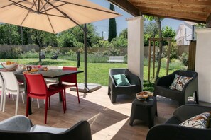 تناول الطعام بالخارج