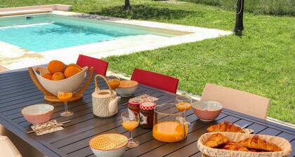 Villa à la Campagne en Provence, Avec Piscine Chauffé