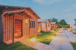 奢华木屋, 1 张特大床, 按摩浴缸 | 1 多间卧室、高档床上用品、羽绒被、迷你吧