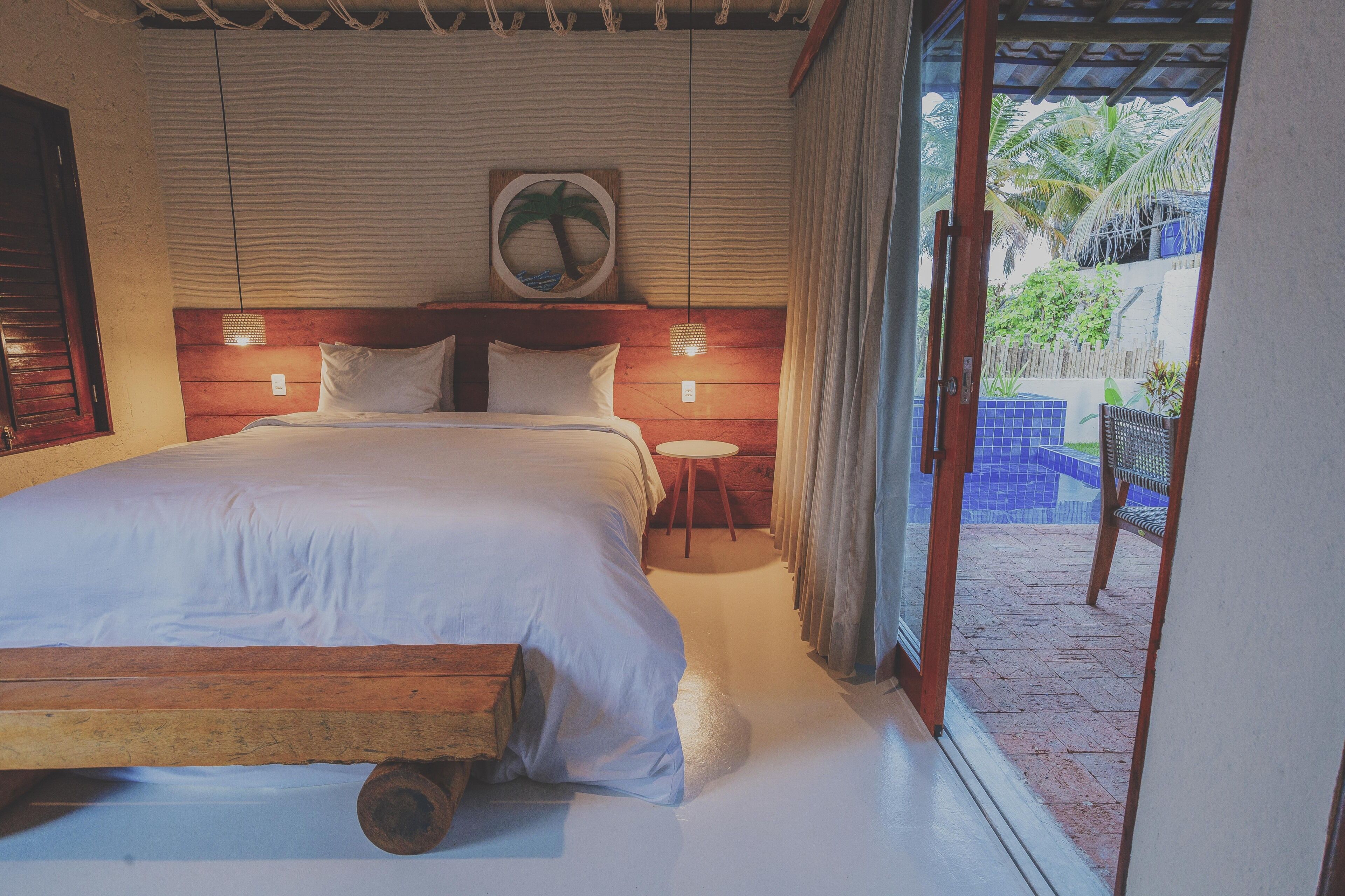 Chalé luxo, 1 cama King, piscina particular, vista para a lagoa | 1 quarto, roupas de cama premium, edredons de pluma, frigobar