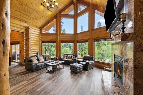 4BR| Dog Friendly | Pool | Hot Tub | Sauna