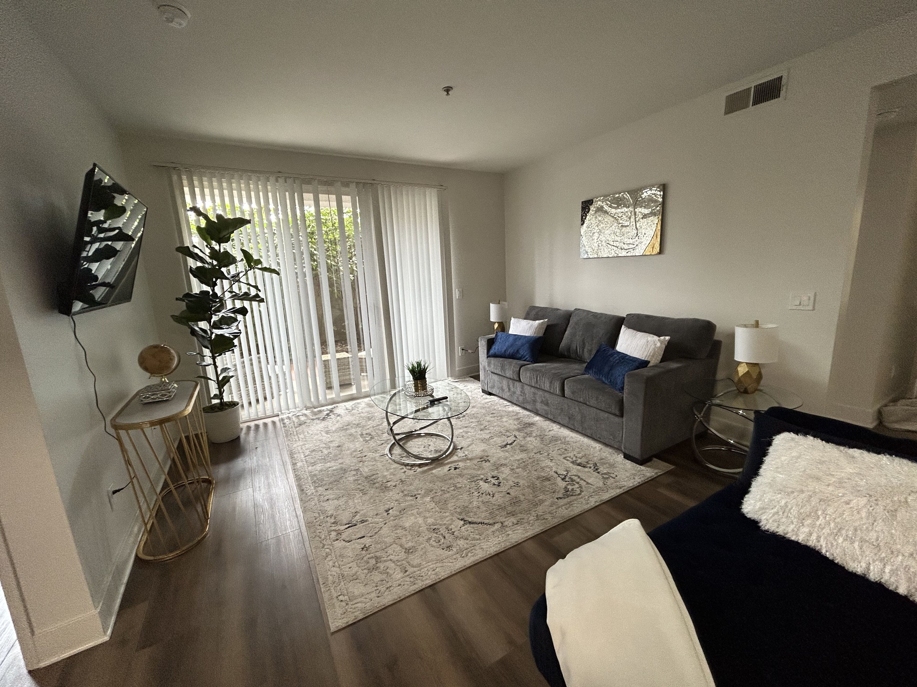 2 bedroom apartment Marina Del Rey less than 10 mins from Venice Beach!